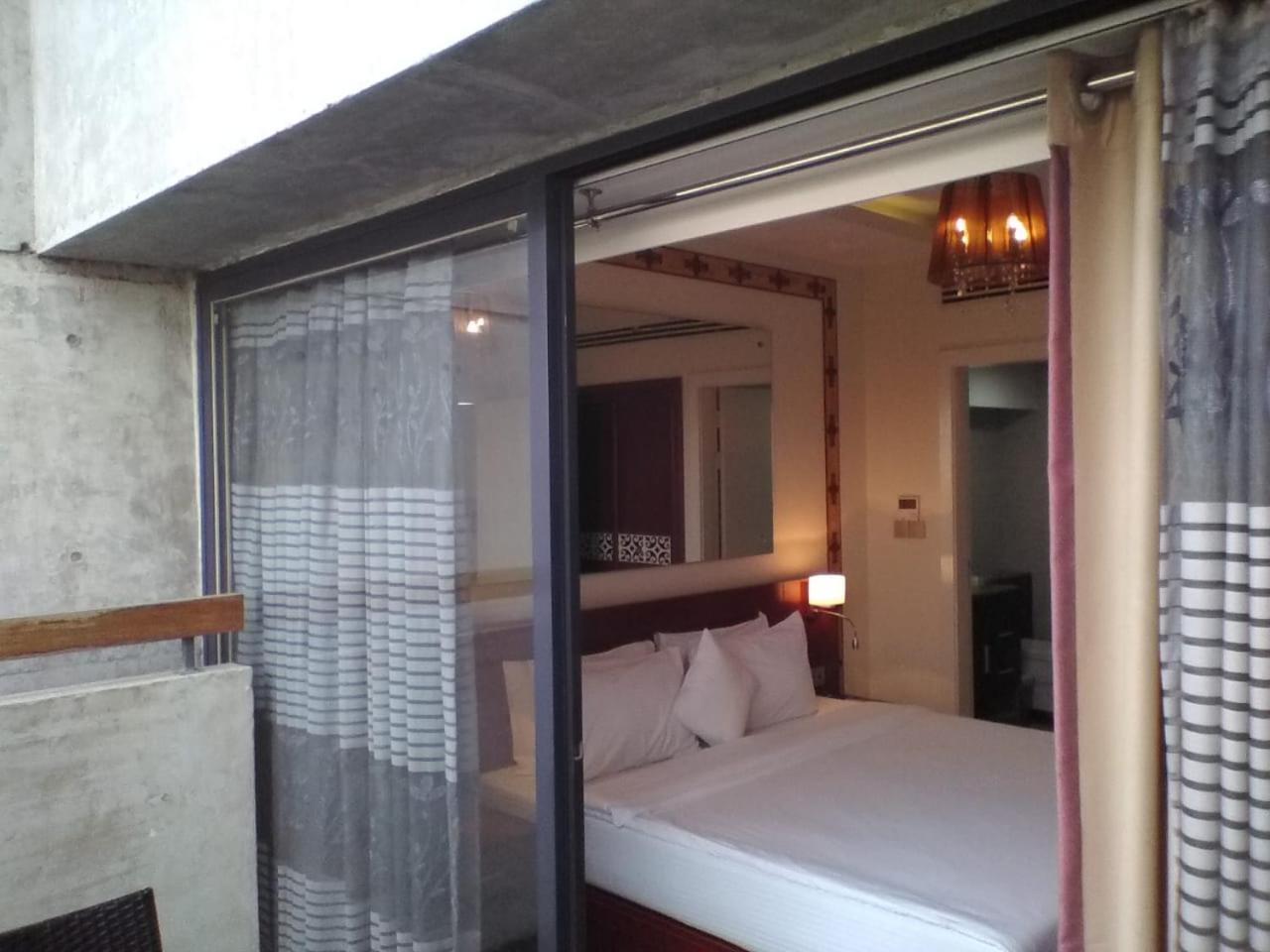 Coventina Lake Suites Дакка Экстерьер фото
